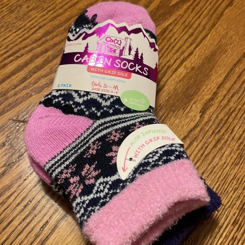 Girls cozy, comfy cabin socks with grip sole & aloe infused